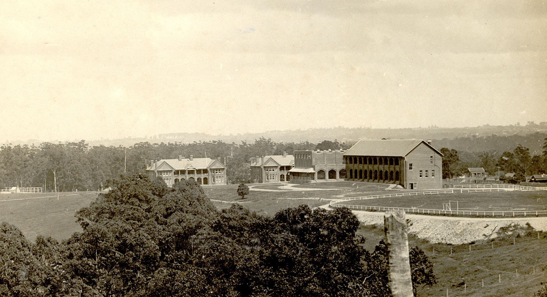 1916 - Presbyterian Ladies' College, Pymble